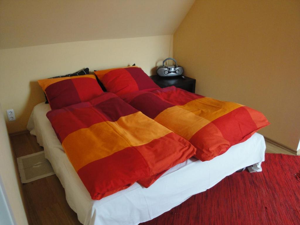 Bed & Kitchen Burgau Apartment Room photo